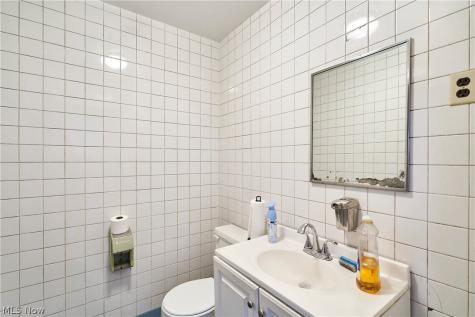 4925 Lee Road Cleveland OH 44128