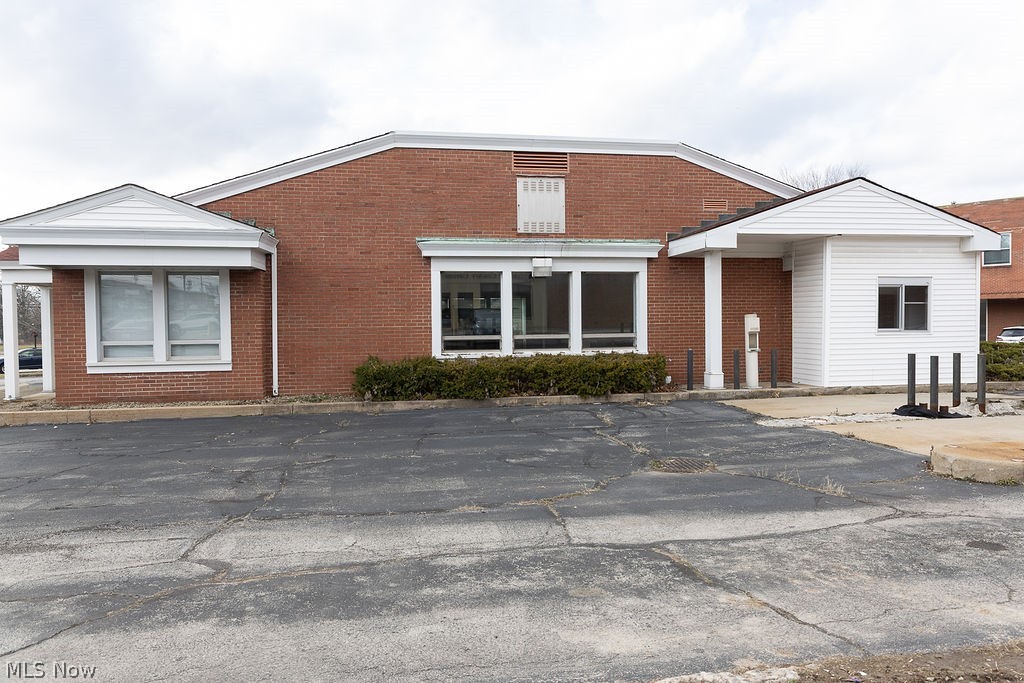 2911 Youngstown Road SE Warren OH 44484