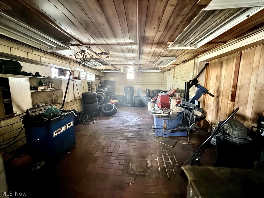 1566 Niles Road SE Warren OH 44484
