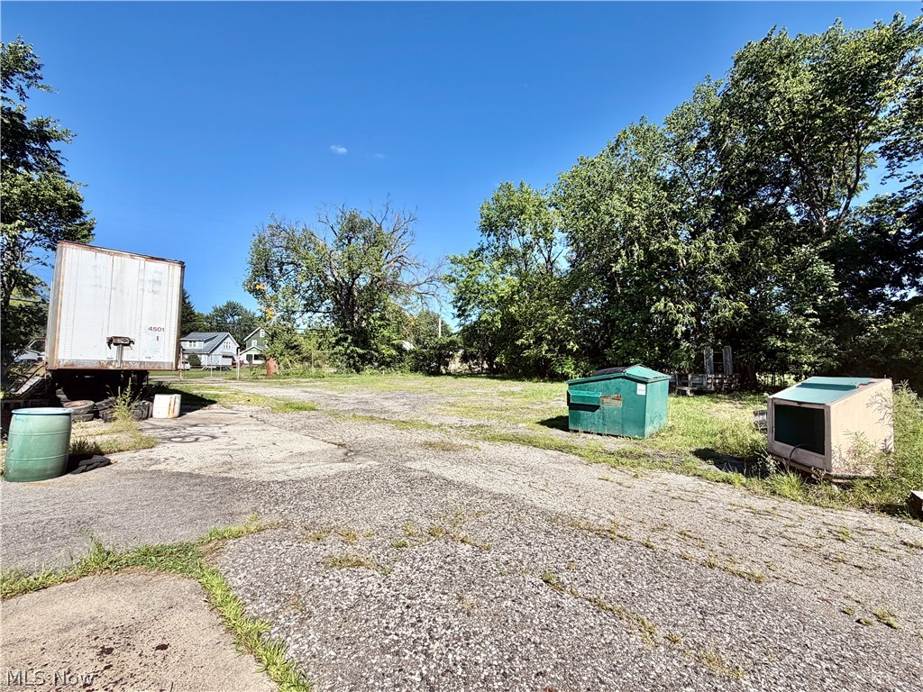 1566 Niles Road SE Warren OH 44484