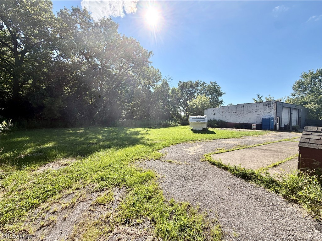 1566 Niles Road SE Warren OH 44484