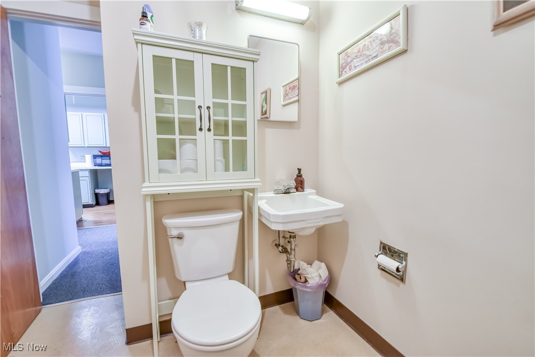 13-15 W Main Street Madison OH 44057