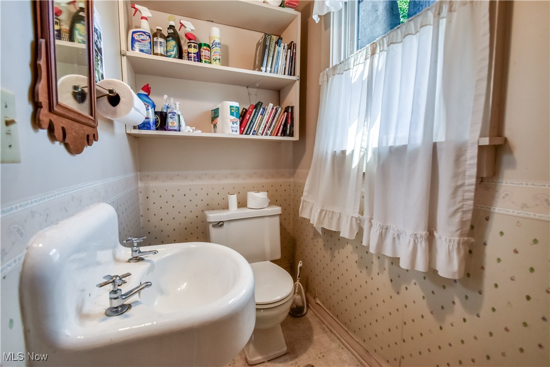 13-15 W Main Street Madison OH 44057