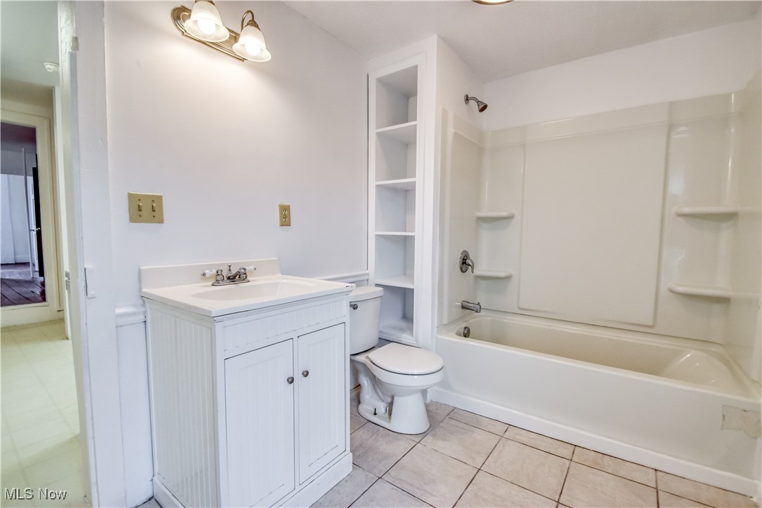 13-15 W Main Street Madison OH 44057