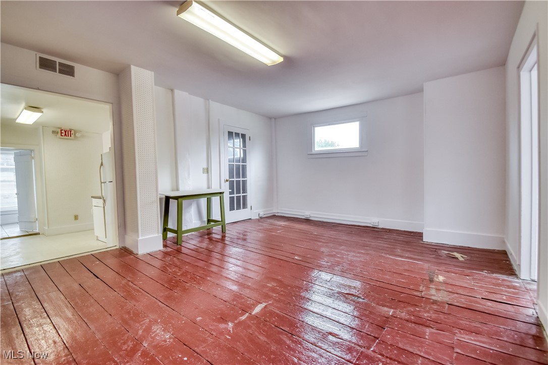 13-15 W Main Street Madison OH 44057