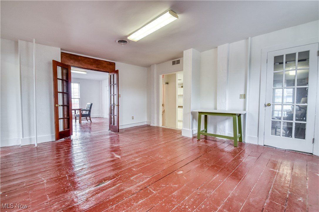 13-15 W Main Street Madison OH 44057