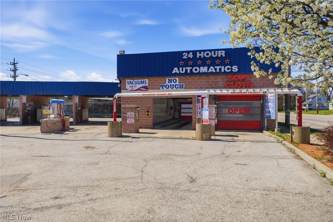 16436 Miles Avenue Cleveland OH 44128