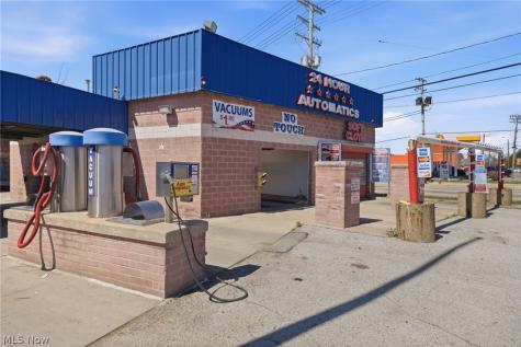 16436 Miles Avenue Cleveland OH 44128