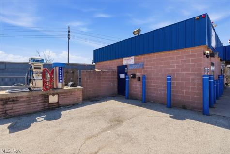 16436 Miles Avenue Cleveland OH 44128