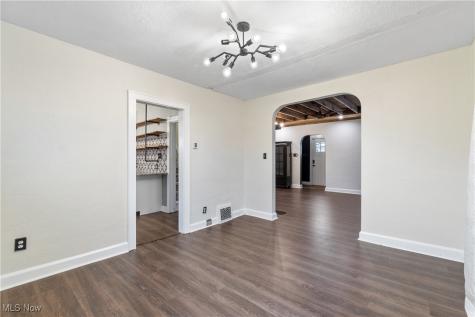 2709 Cleveland Avenue NW Canton OH 44709