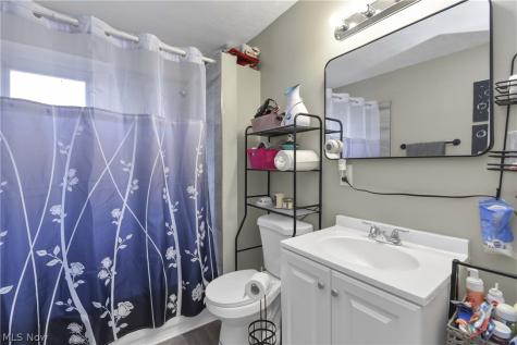 3812 Mapledale Avenue Cleveland OH 44109