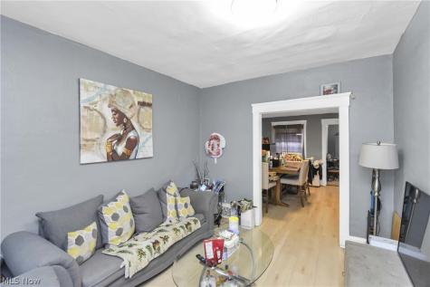 3812 Mapledale Avenue Cleveland OH 44109