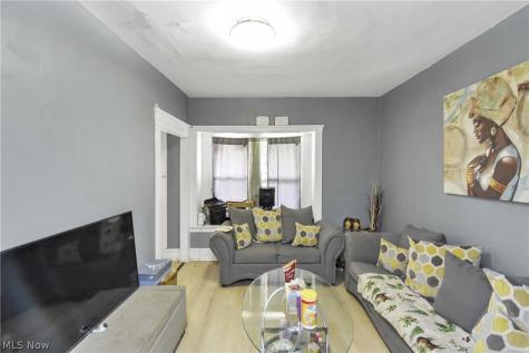 3812 Mapledale Avenue Cleveland OH 44109