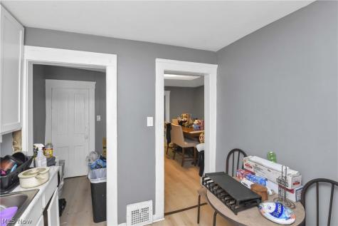 3812 Mapledale Avenue Cleveland OH 44109