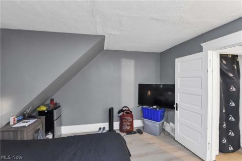 3812 Mapledale Avenue Cleveland OH 44109