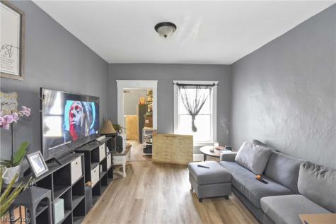 3812 Mapledale Avenue Cleveland OH 44109