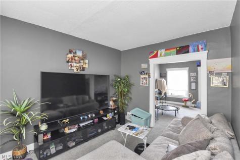 3812 Mapledale Avenue Cleveland OH 44109
