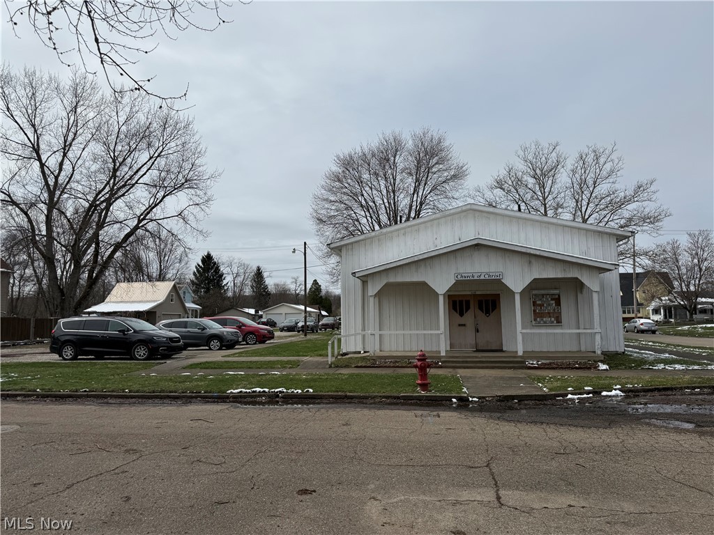 638 Parrish Street Uhrichsville OH 44683