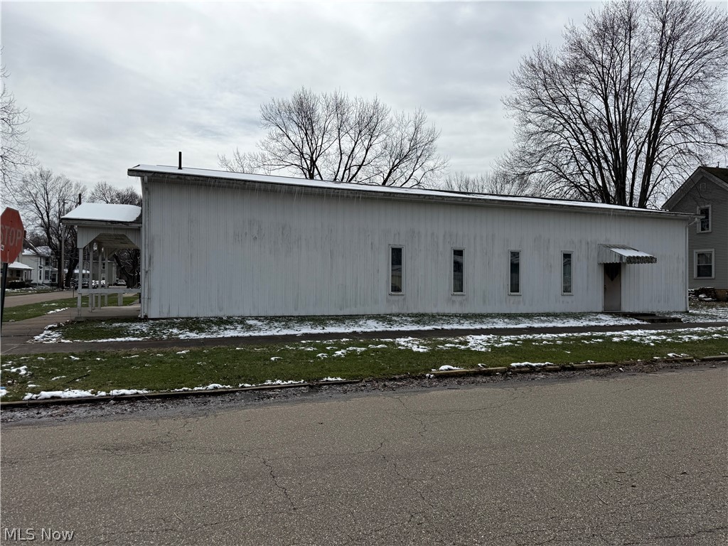 638 Parrish Street Uhrichsville OH 44683