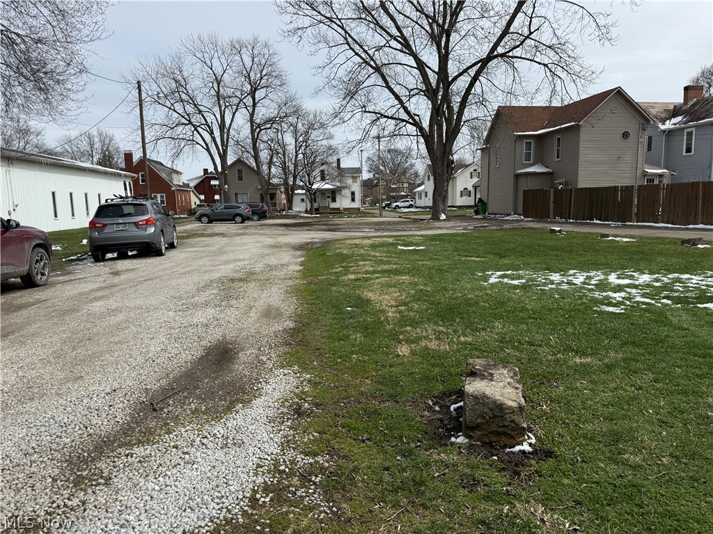 638 Parrish Street Uhrichsville OH 44683