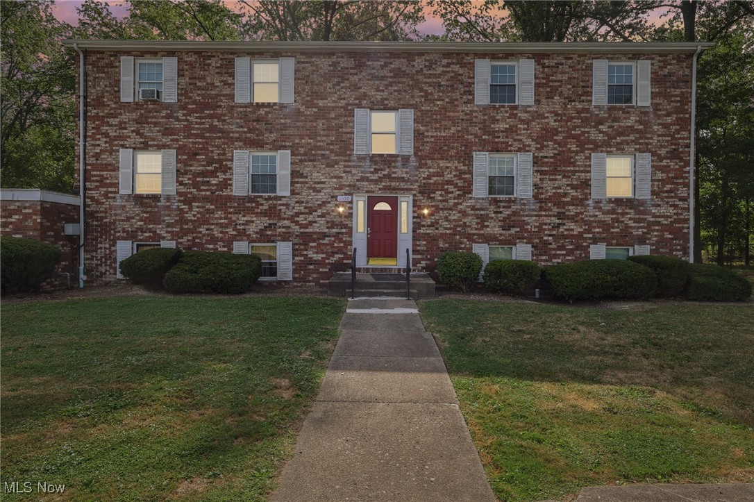 1500-1525 Stewart Circle NW Warren OH 44485