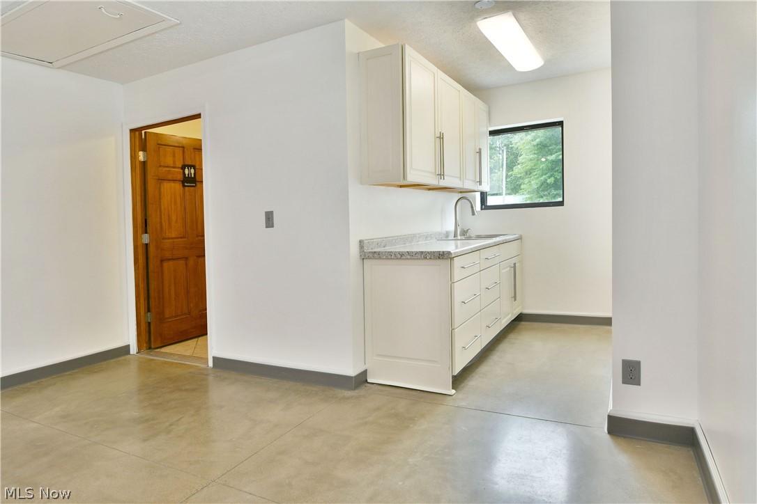 3019 Parkman Road NW Warren OH 44481