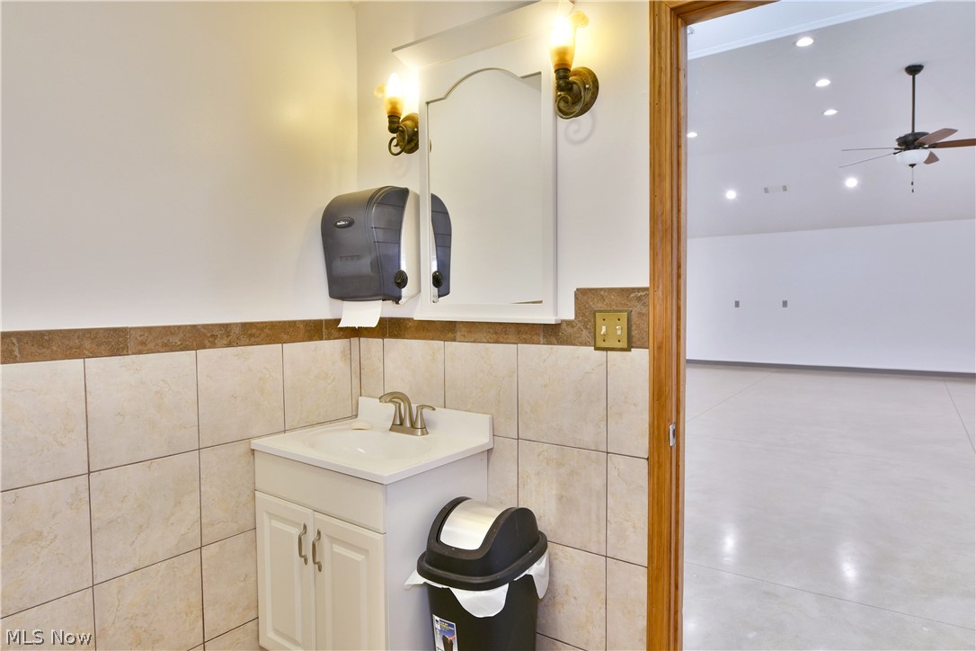 3019 Parkman Road NW Warren OH 44481