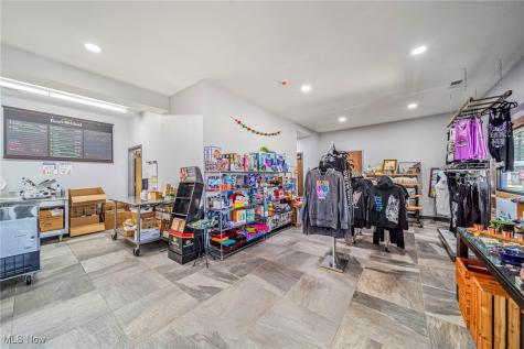 5125 Lake Road E Geneva OH 44041