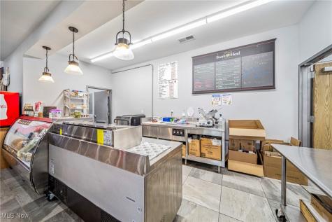 5125 Lake Road E Geneva OH 44041