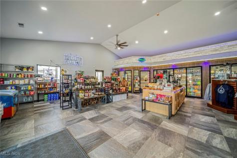 5125 Lake Road E Geneva OH 44041