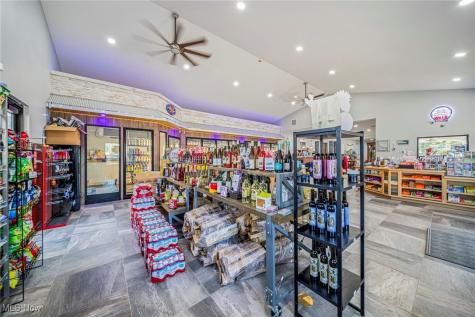 5125 Lake Road E Geneva OH 44041