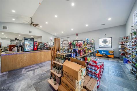 5125 Lake Road E Geneva OH 44041