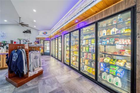 5125 Lake Road E Geneva OH 44041