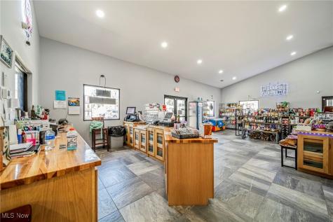 5125 Lake Road E Geneva OH 44041