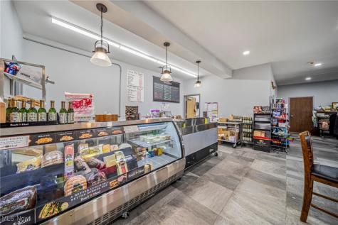 5125 Lake Road E Geneva OH 44041