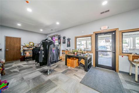 5125 Lake Road E Geneva OH 44041