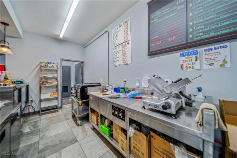 5125 Lake Road E Geneva OH 44041