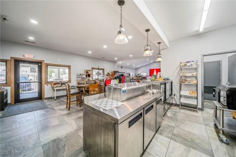 5125 Lake Road E Geneva OH 44041