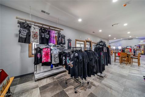 5125 Lake Road E Geneva OH 44041