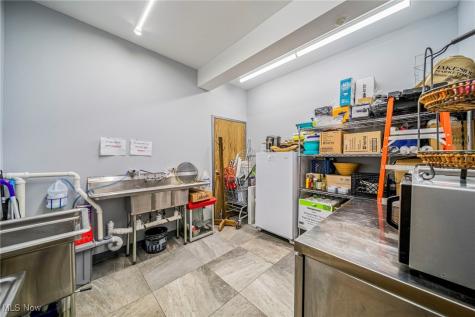 5125 Lake Road E Geneva OH 44041