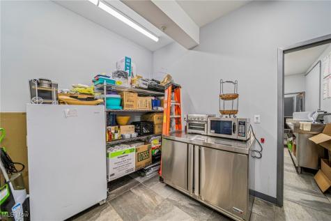 5125 Lake Road E Geneva OH 44041