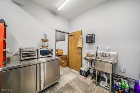 5125 Lake Road E Geneva OH 44041