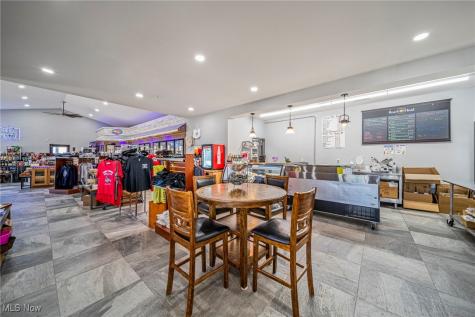 5125 Lake Road E Geneva OH 44041