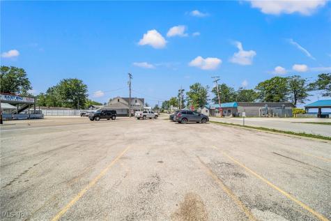 5125 Lake Road E Geneva OH 44041