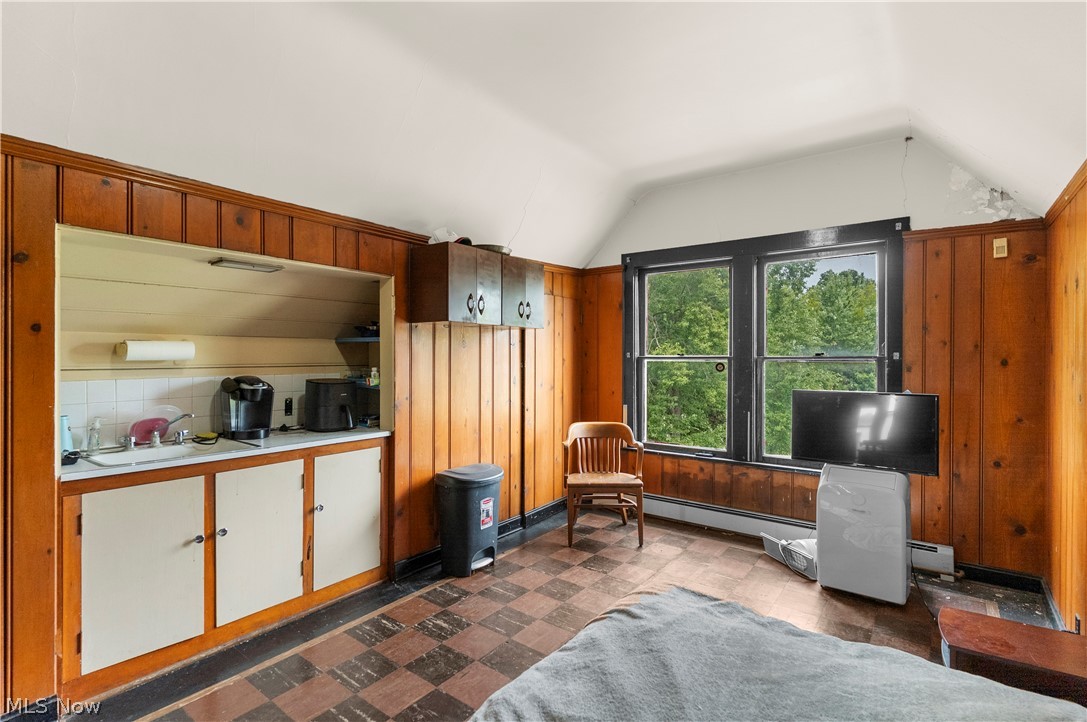 1451 E Market Street Warren OH 44483