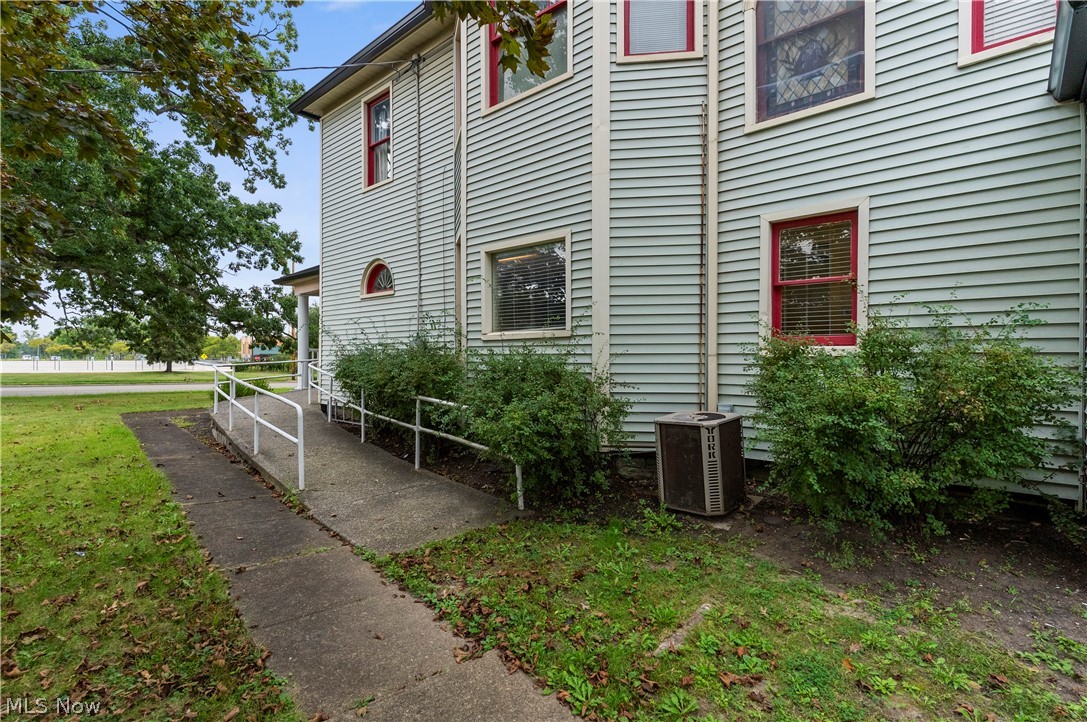 1451 E Market Street Warren OH 44483