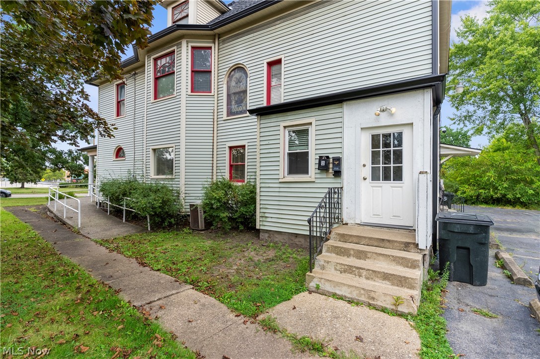 1451 E Market Street Warren OH 44483