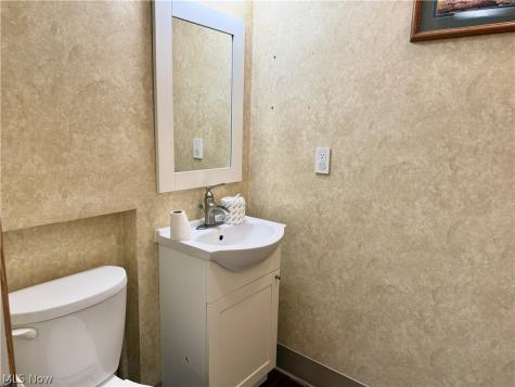 1107 Lincoln Way E Massillon OH 44646