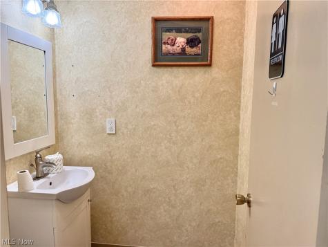 1107 Lincoln Way E Massillon OH 44646