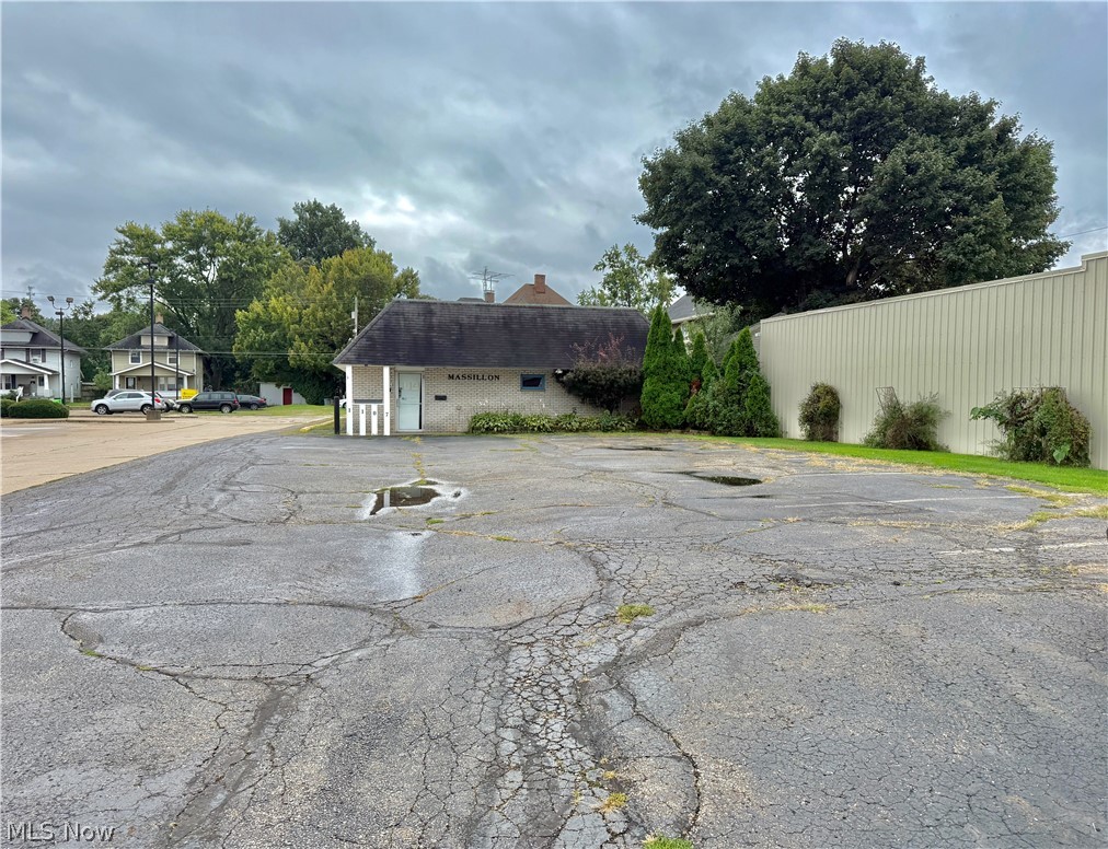 1107 Lincoln Way E Massillon OH 44646